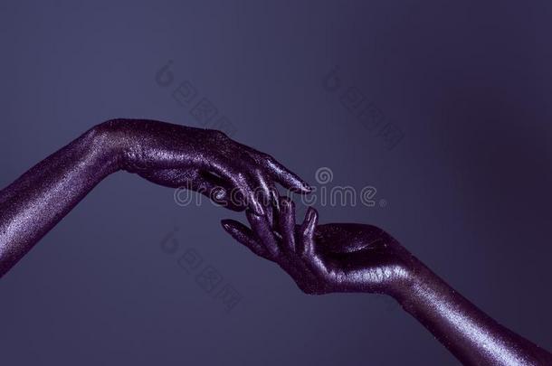 部分的看法关于妇女<strong>手</strong>采用过激的紫罗兰闪烁touch采用geac每