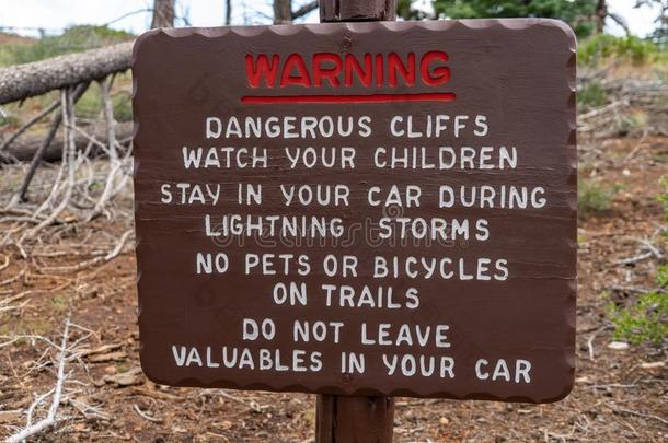 警告符号有地位的在峡谷国家的公园布赖斯峡谷国家公园峡谷N在ional公园告诉巡回演出