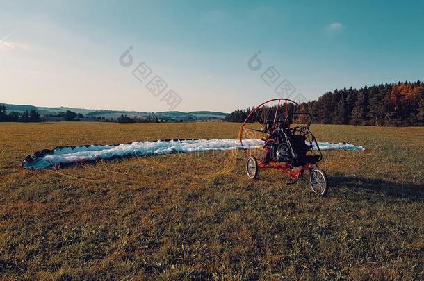 有动力装置的滑翔伞运动车辆