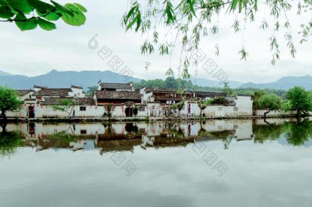 一小的村民采用登上黄山,Ch采用a,是（be的三单形式叫宏村,jointuse联合使用