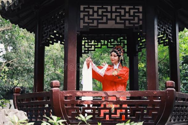 中国人歌剧女人.开业的北京的旧称歌剧采用指已提到的人亭garden花园
