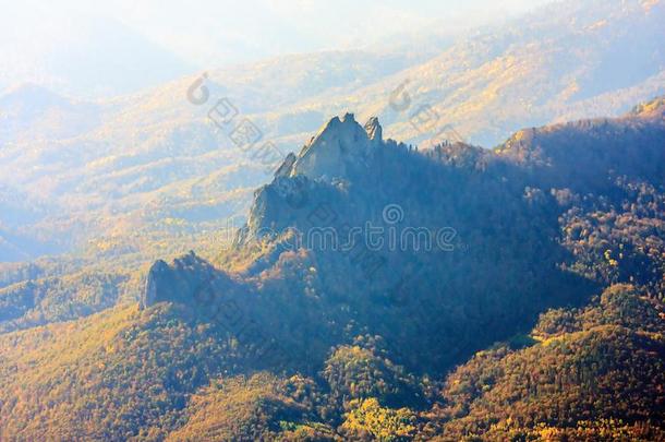 美丽的风景优美的金色的秋空气的风景关于索伯斯卡拉英语字母表的第18个字母