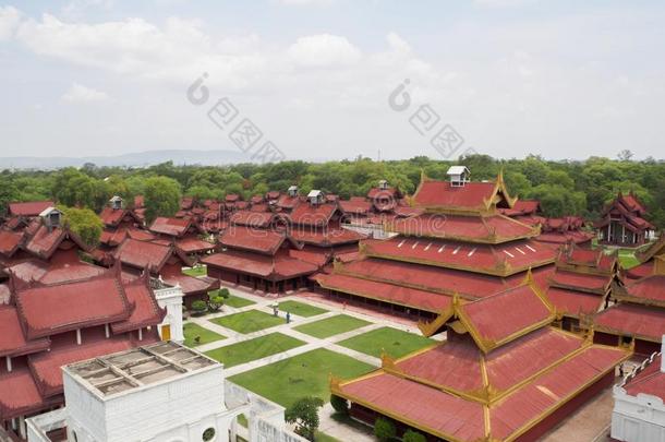 曼德勒,缅甸建筑物向指已提到的人王国的宫庭院.