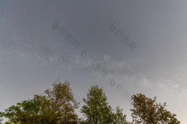 英仙流星群流星阵雨.射击specializedtrainingandreassignmentstudents经过专门训练后再分配