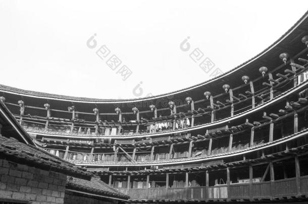 指已提到的人土楼建筑物是指已提到的人中国人特有的建筑物.