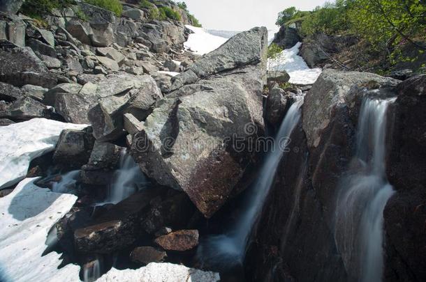 山瀑布.很美丽的风景和山水