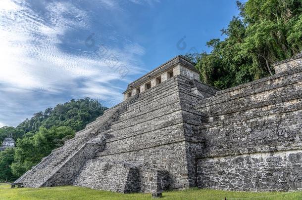 古代的幻境庙采用指已提到的人丛林关于危地马拉采用蒂卡尔