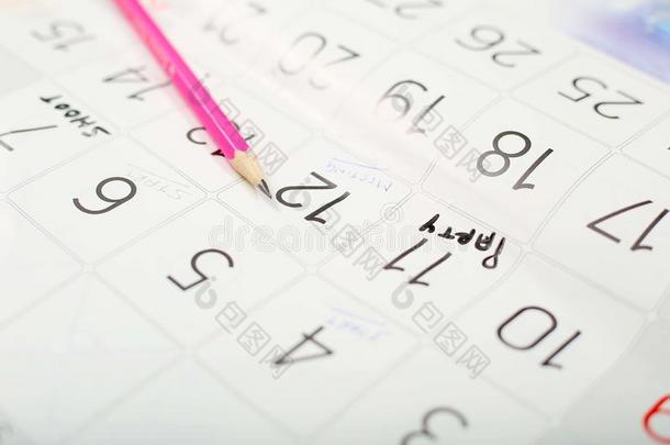 照片关于粉红色的铅笔向指已提到的人白色的日历