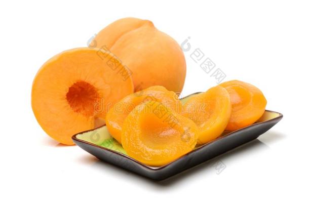 黄色的桃子和罐装的桃子一学期采用碗