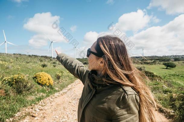 一旅行者紧接在后的向风车采用葡萄牙.