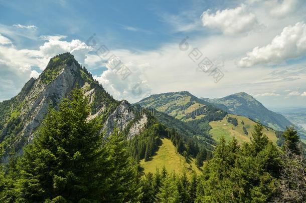 里吉山高洪道和里吉山卡尔姆山峰同样地看见从哥特特利