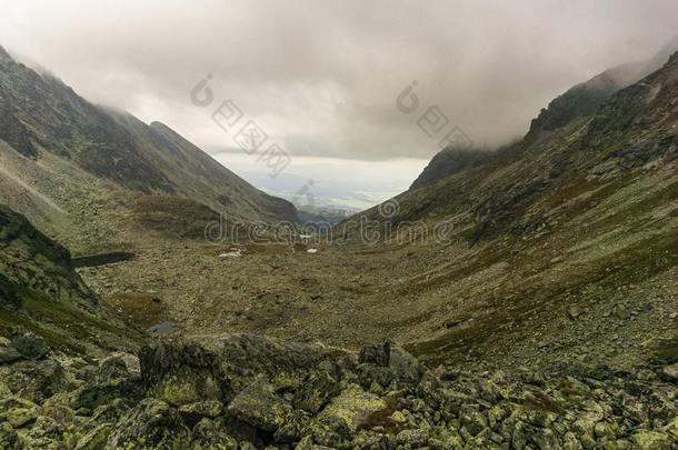 一石头风景关于弗林尼卡落水洞.汽车品牌名称--捷克山.斯洛伐克.