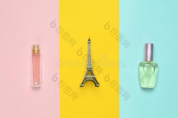 香水瓶子,一st一tuette关于指已提到的人Eiffel语言塔向一五彩斑斓