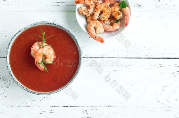 番茄汤和对虾