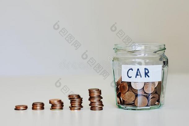 汽车贷款,汽车保险观念.玻璃罐子满的关于coinsurance联合保险和signal信号
