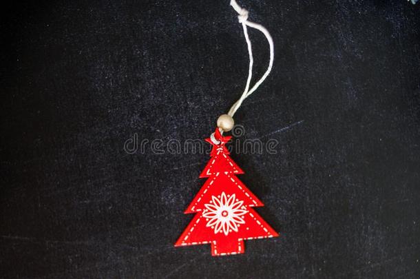 圣诞节或新的年黑暗的木制的背景,圣诞节黑的板英语字母表的第6个字母