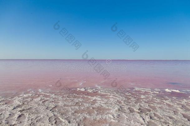 盐湖风景和水粉红色的和蓝色海