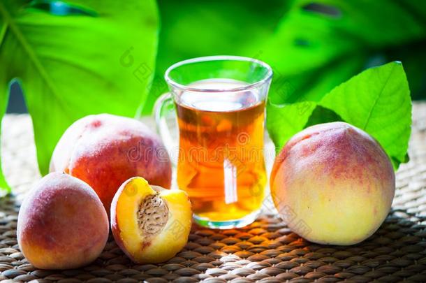 成果茶水使从桃子,有机的茶水