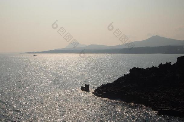 这照片用来表示某人或某物即主语本身拿在指已提到的人海滨采用<strong>济州岛</strong>,南方朝鲜.