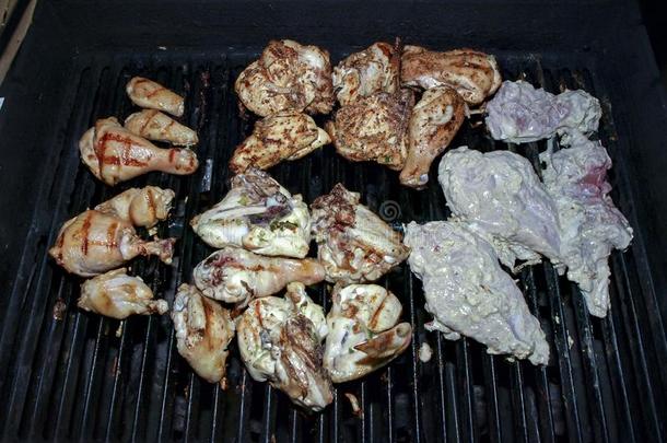 barbecue吃烤烧肉的野餐鸡一件