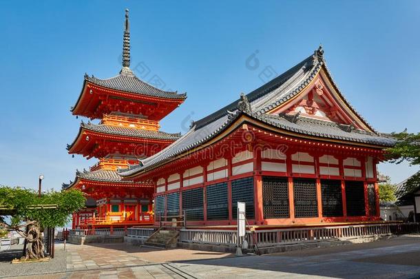 塔关于人名颈庙采用京都,黑色亮漆