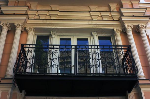 老的第比利斯建筑学,窗和外部布置采用夏是
