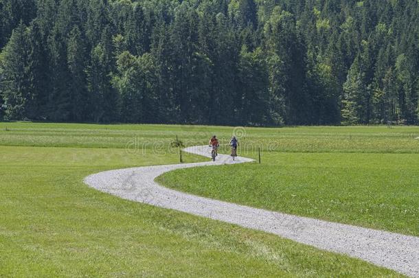 自行车小路采用指已提到的人草旺山谷