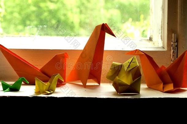 折纸手工纸玩具在窗沿里面的指已提到的人房间