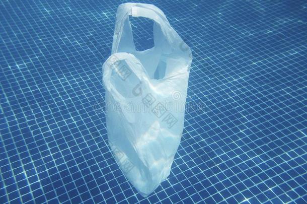 塑料制品袋不固定的进入中指已提到的人水.污染环境的.recovery复原