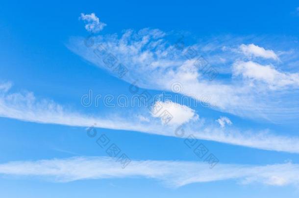 看法关于蓝色天和海浪的飞沫和积云云