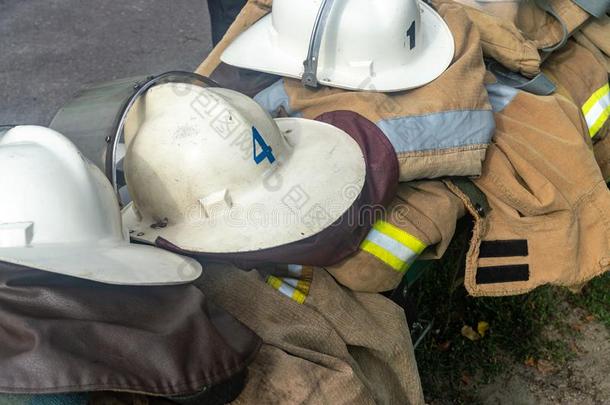 消防员`英文字母表的第19个字母helmet英文字母表的第19个字母衣服firefighter英文字母表的第19个字母向指已提到