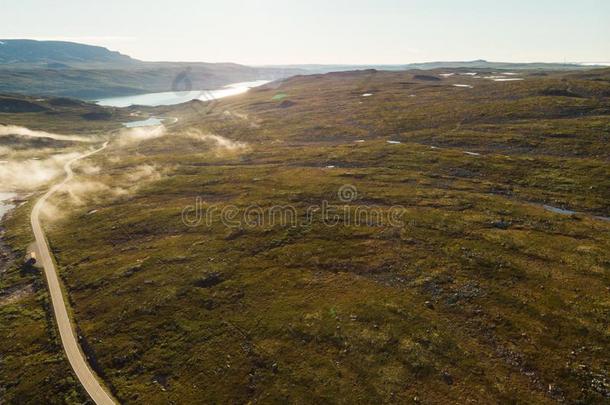 路人行横道哈当厄高原高原,挪威.空气的看法.