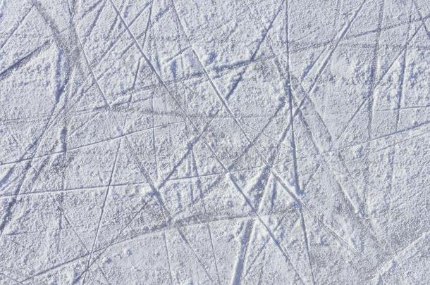 踪迹向指已提到的人冰从溜冰鞋向指已提到的人溜冰场