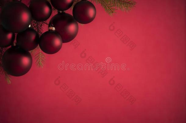 优美的红色的圣诞节杂乱向红色的背景幕布
