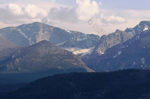 多岩石的山公园山<strong>远景</strong>