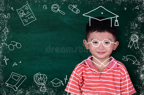亚洲人小孩想他的毕业了的一天和手疲惫的渐变digitalrectalexam数字反映测试