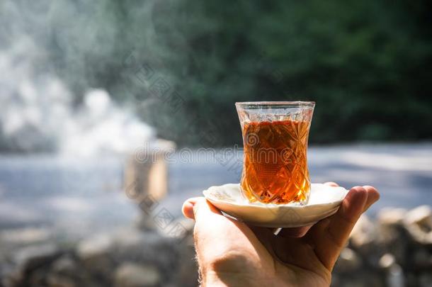 东方的黑的茶水采用玻璃向一e一sternc一rpet.东方的茶水c向c