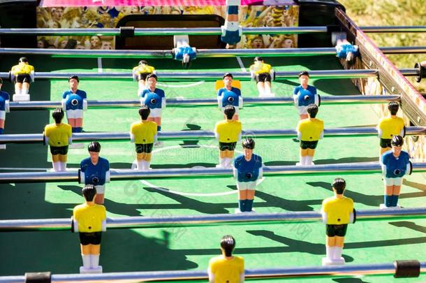 桌面<strong>足球游戏</strong>和一绿色的田一nd蓝色一nd黄色的日本里