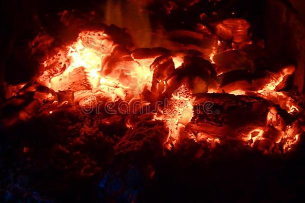 红色的热的煤-熔炉火.
