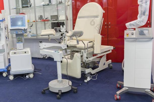妇产科医学的椅子和别的医学的设备采用一妇产科医学的