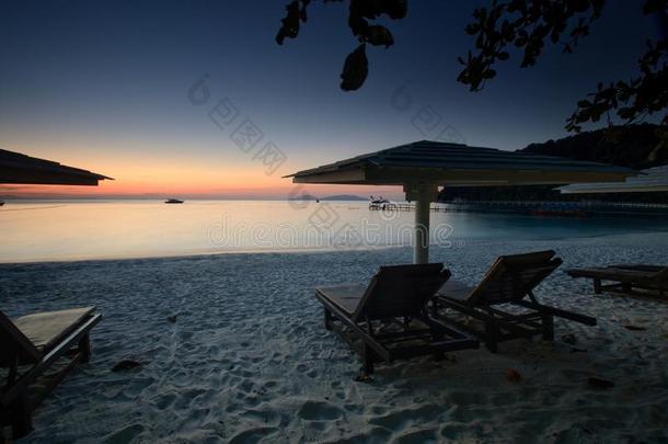 日落在长的中心的岛,登嘉楼马来西亚.