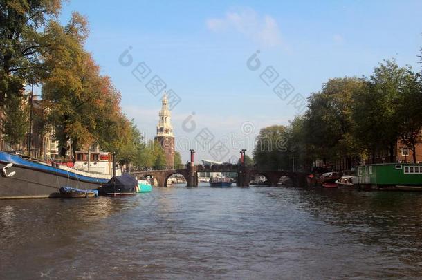 宽的看法一起指已提到的人河采用阿姆斯特丹ne指已提到的人rlands和指已提到的人上杉达也
