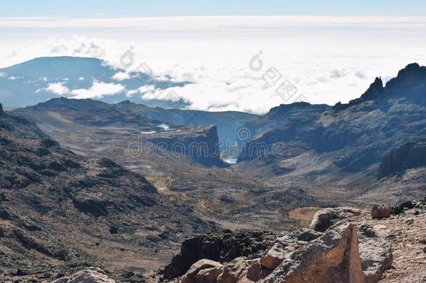 火山的风景在登上肯尼亚,登上肯尼亚N在ional公园,英语字母表的第11个字母