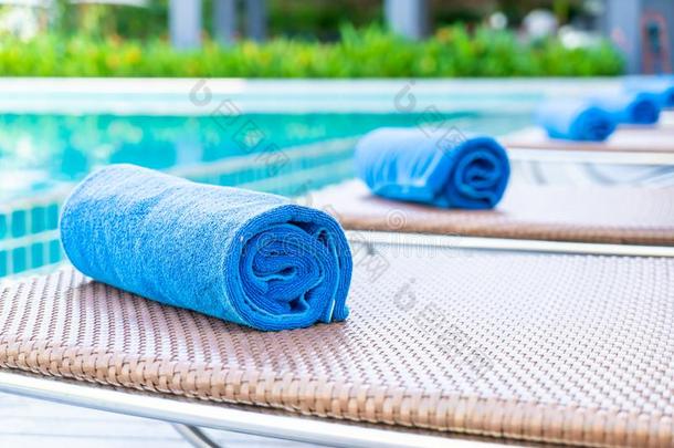 毛巾水池向床大约游泳水池采用旅馆求助