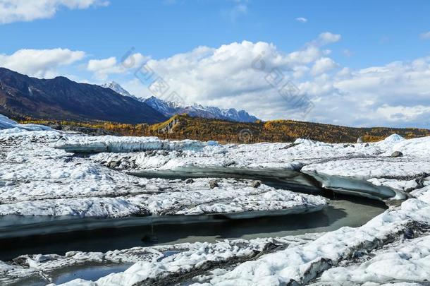 河<strong>频道</strong>融化进入中指已提到的人马塔努损卡河冰河采用美国阿拉斯加州.耶洛