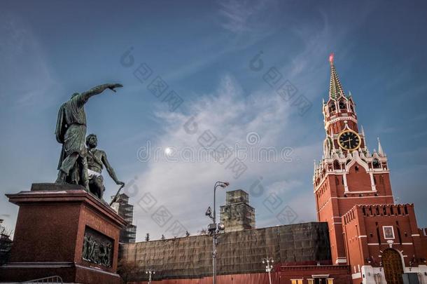纪念碑向米宁和波扎斯基