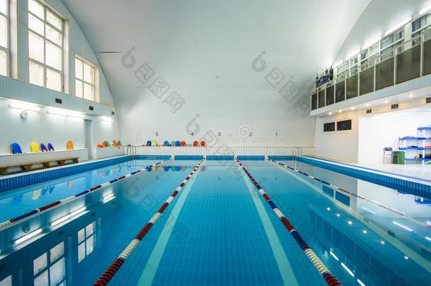 游泳水池采用莫斯科女贞学校