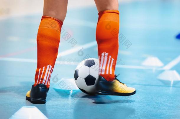 五人制的足球比赛室内足球联盟.室内的足球演员采用五人制的足球比赛室内足球鞋子tra采用采用gdatareductioninter