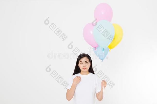 幸福的生日.<strong>气球</strong>社交聚会.幸福的亚洲人女孩和<strong>气球</strong>是（be的三单形式