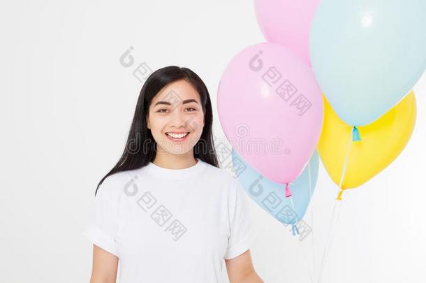 幸福的生日.气球社交聚会.幸福的亚洲人女孩和气球是（be的三单形式